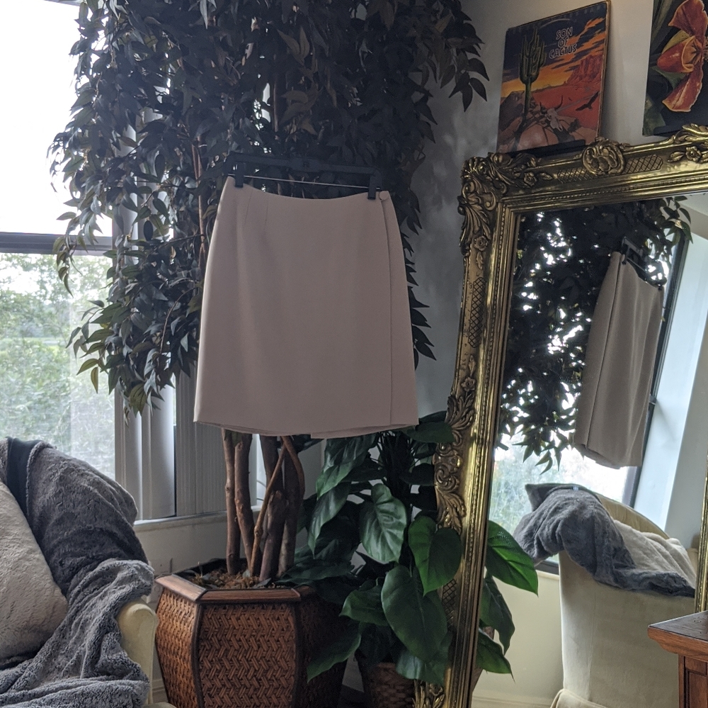 Beige skirt sport style